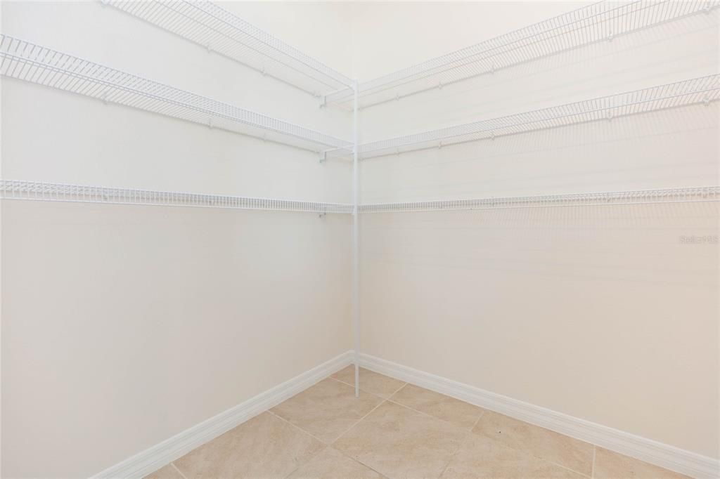 For Sale: $375,000 (4 beds, 2 baths, 2526 Square Feet)