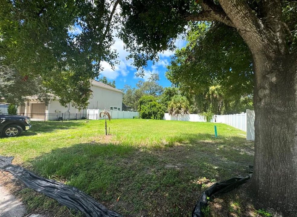 待售: $499,900 (0.14 acres)