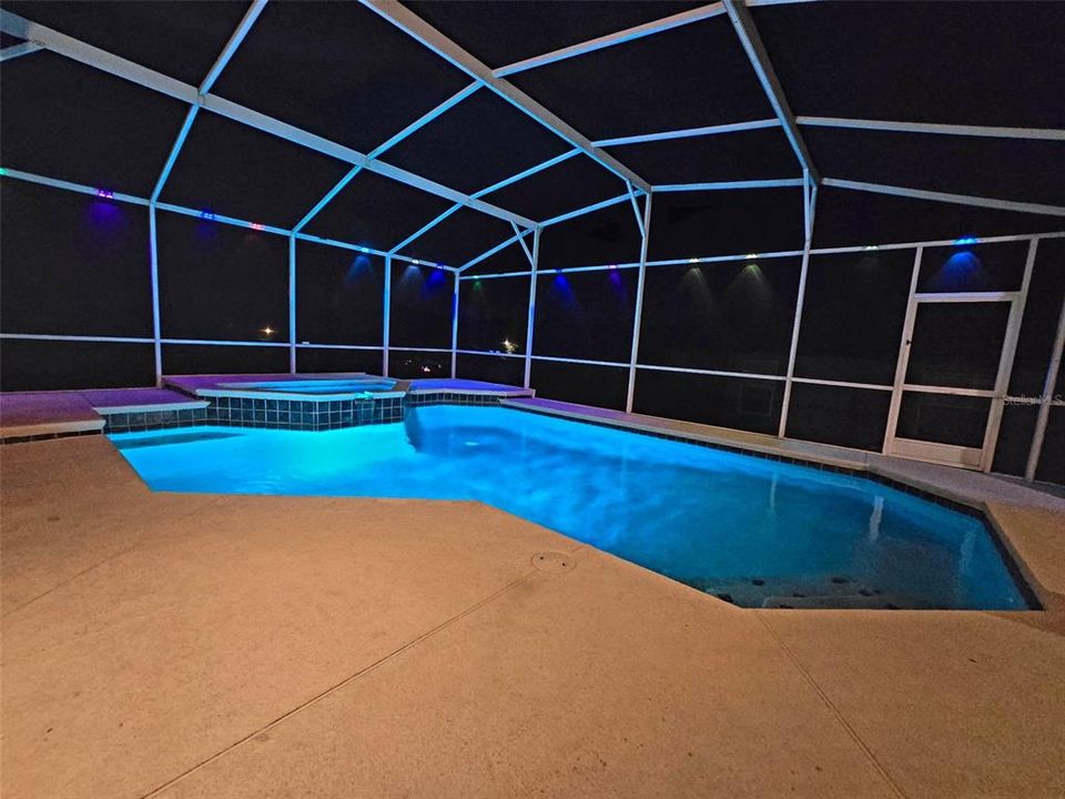 En Venta: $467,000 (4 camas, 3 baños, 2006 Pies cuadrados)