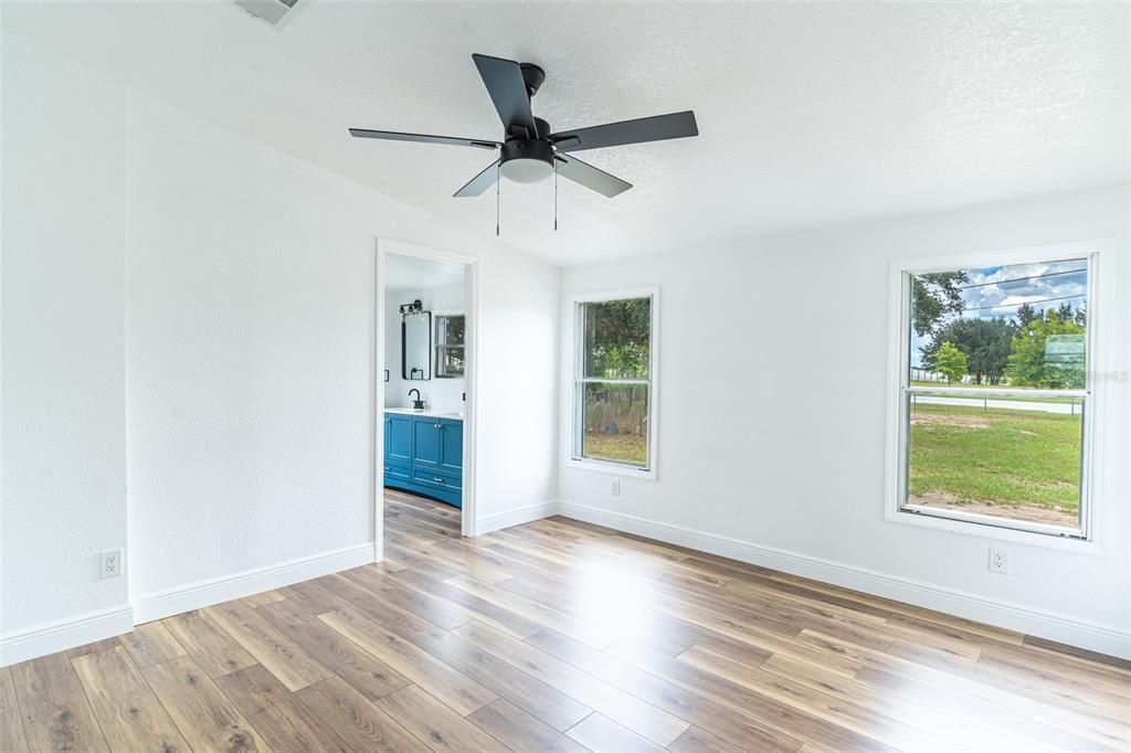 For Sale: $365,000 (3 beds, 2 baths, 1323 Square Feet)