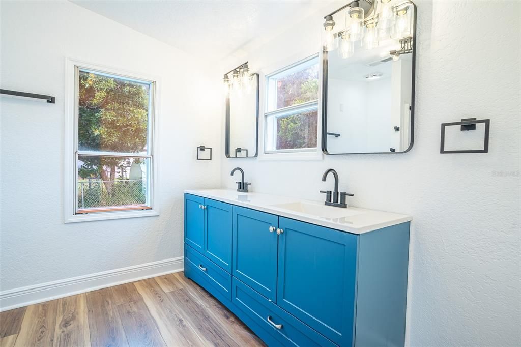 For Sale: $365,000 (3 beds, 2 baths, 1323 Square Feet)