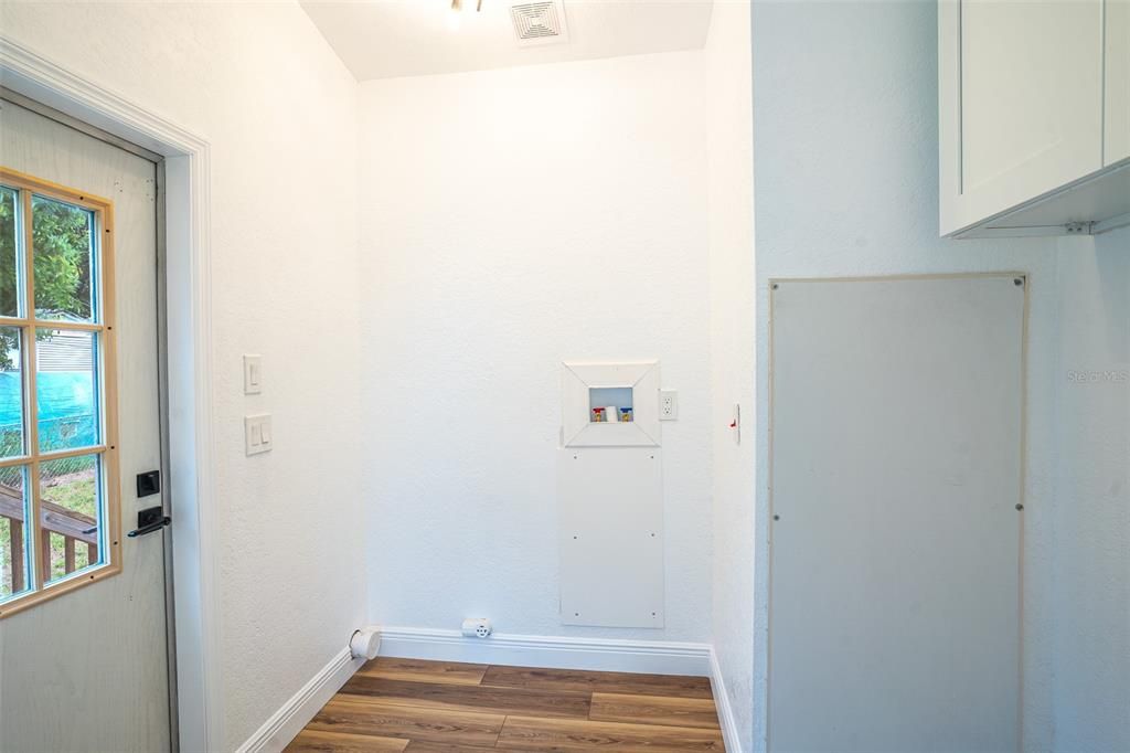 For Sale: $365,000 (3 beds, 2 baths, 1323 Square Feet)