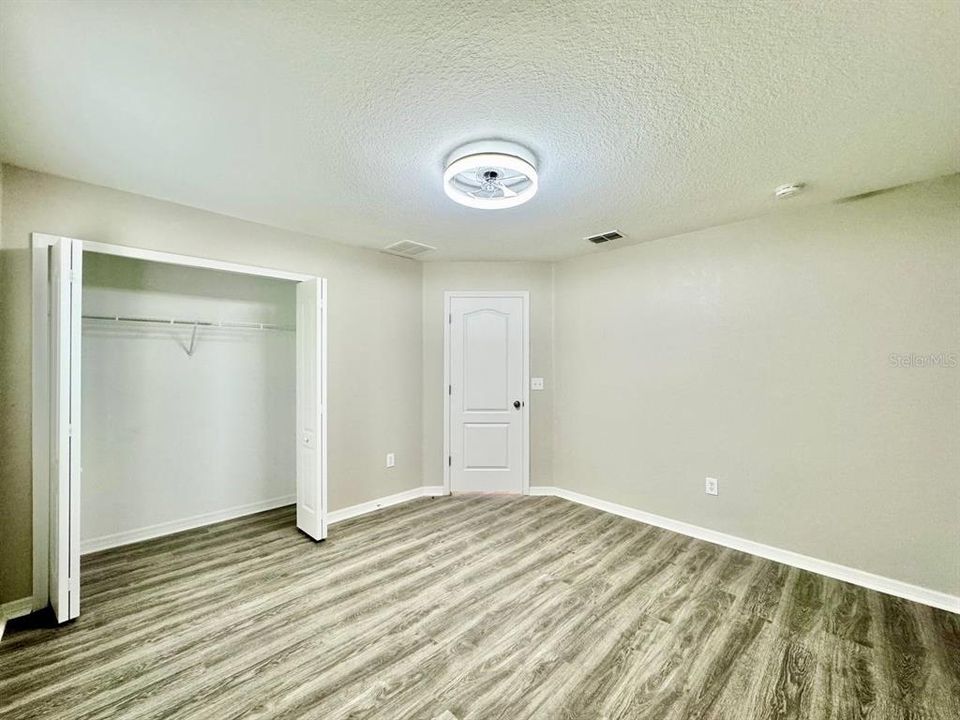 En Renta: $2,500 (5 camas, 3 baños, 2200 Pies cuadrados)