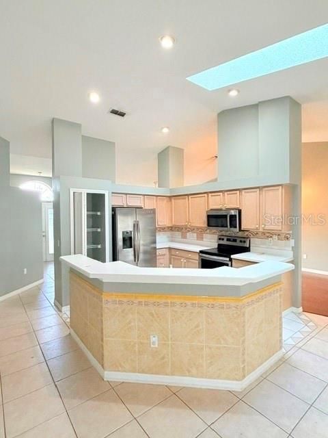 For Rent: $1,850 (3 beds, 2 baths, 1927 Square Feet)