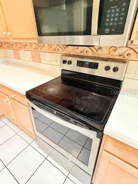 For Rent: $1,850 (3 beds, 2 baths, 1927 Square Feet)