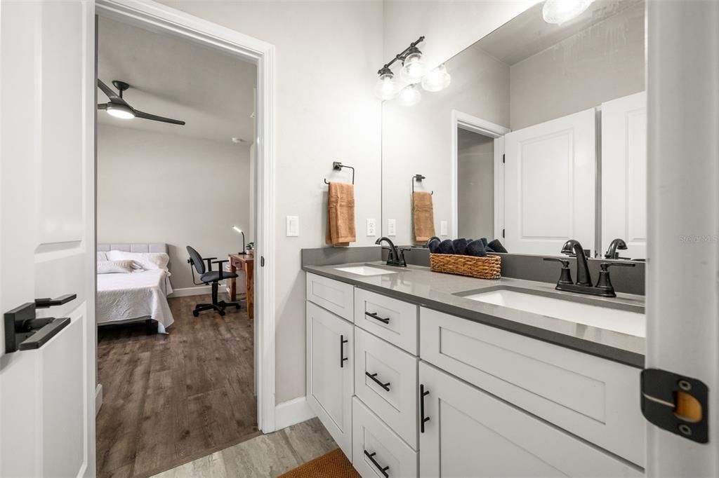 En Venta: $465,000 (4 camas, 3 baños, 1920 Pies cuadrados)