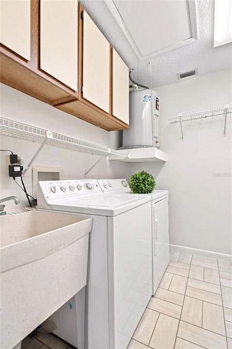 На продажу: $239,900 (2 спален, 2 ванн, 1230 Квадратных фут)