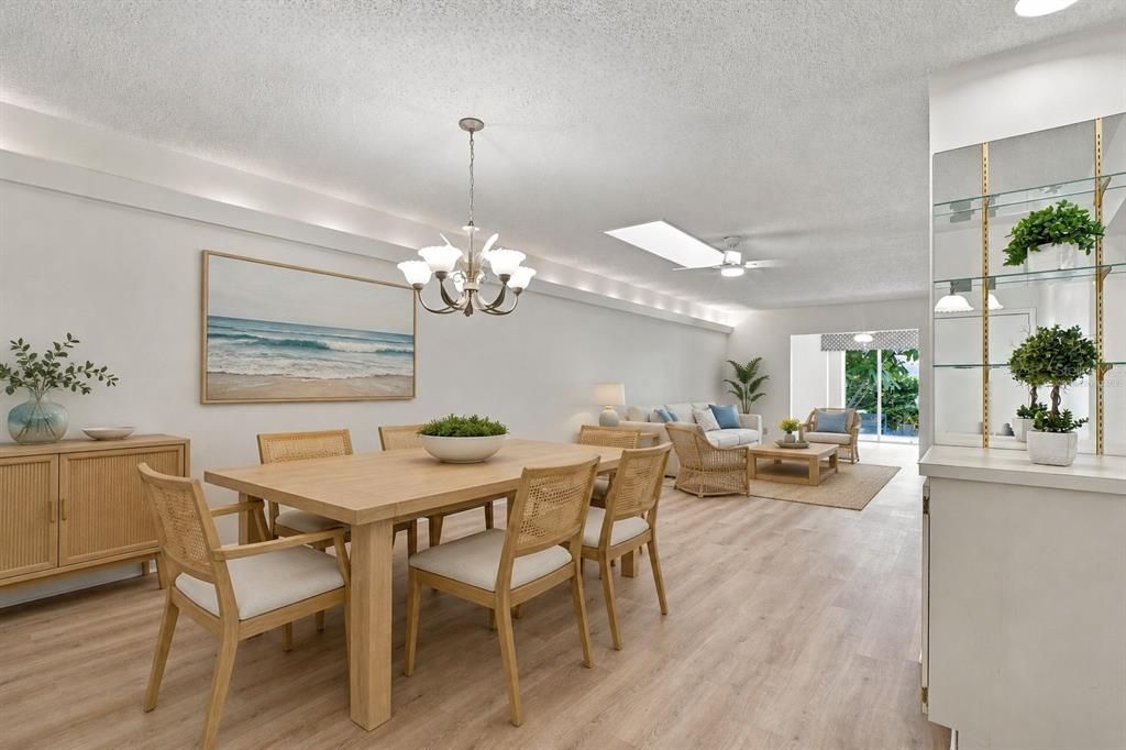 На продажу: $239,900 (2 спален, 2 ванн, 1230 Квадратных фут)