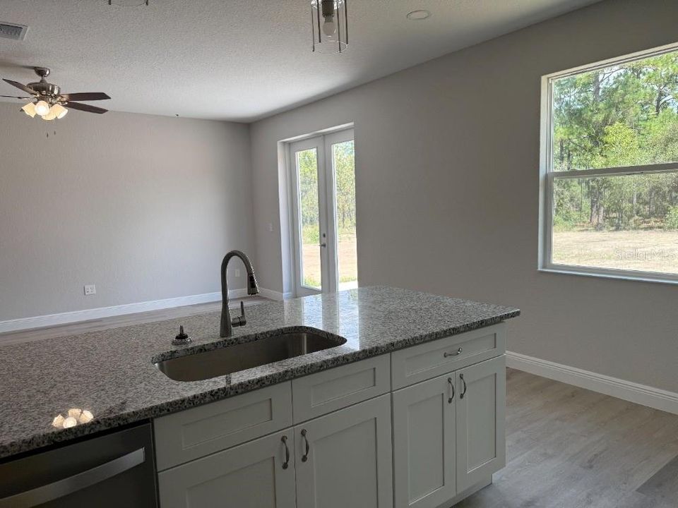 En Venta: $349,900 (4 camas, 2 baños, 2187 Pies cuadrados)