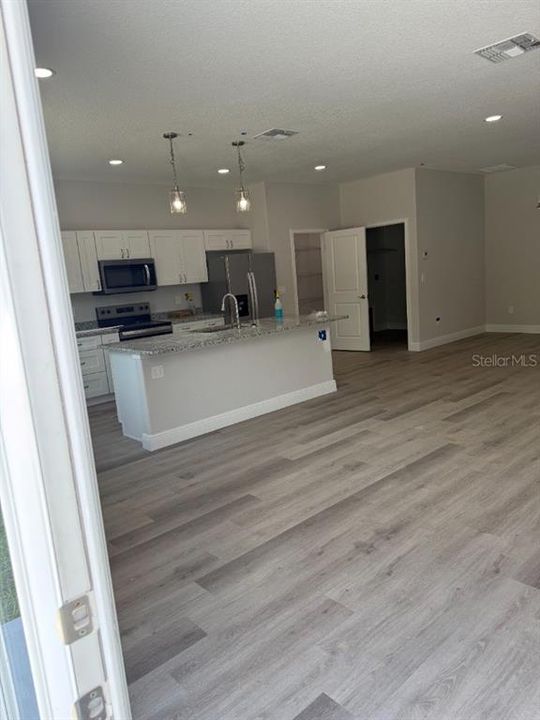 En Venta: $349,900 (4 camas, 2 baños, 2187 Pies cuadrados)