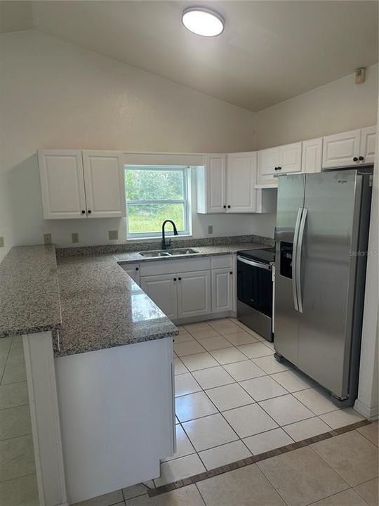 For Rent: $2,100 (3 beds, 2 baths, 1524 Square Feet)