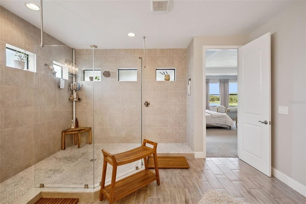 For Sale: $960,000 (5 beds, 4 baths, 3821 Square Feet)