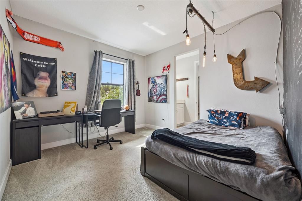 For Sale: $960,000 (5 beds, 4 baths, 3821 Square Feet)