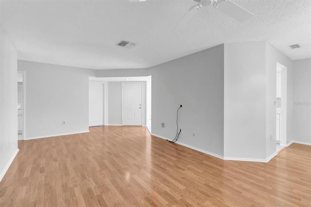 For Sale: $224,900 (2 beds, 2 baths, 1135 Square Feet)