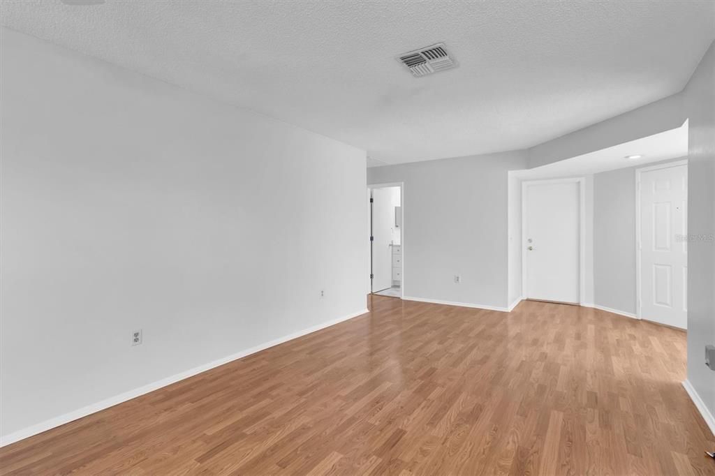 For Sale: $224,900 (2 beds, 2 baths, 1135 Square Feet)
