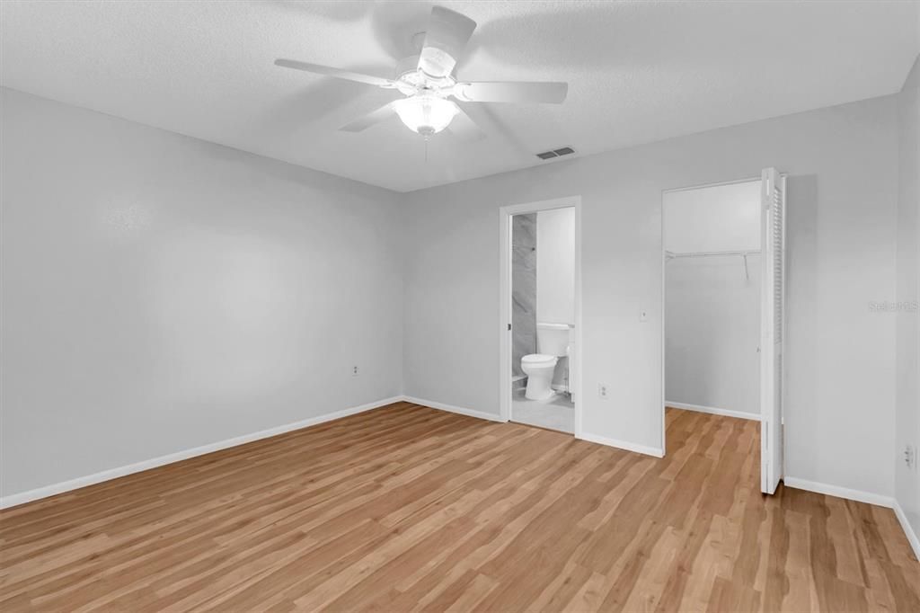 For Sale: $224,900 (2 beds, 2 baths, 1135 Square Feet)