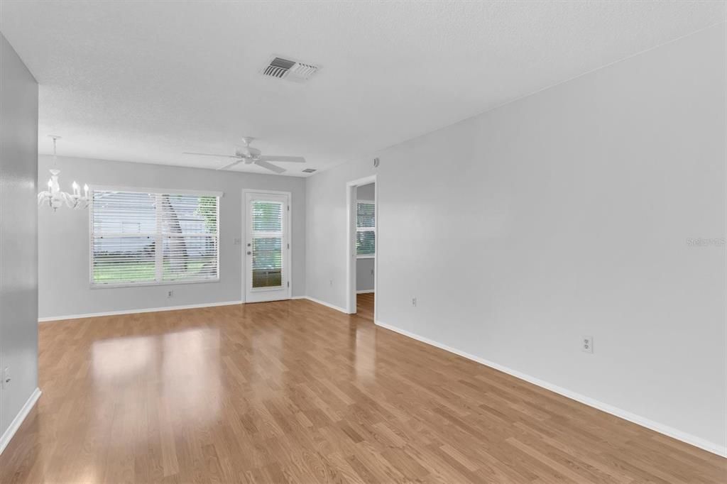 For Sale: $224,900 (2 beds, 2 baths, 1135 Square Feet)