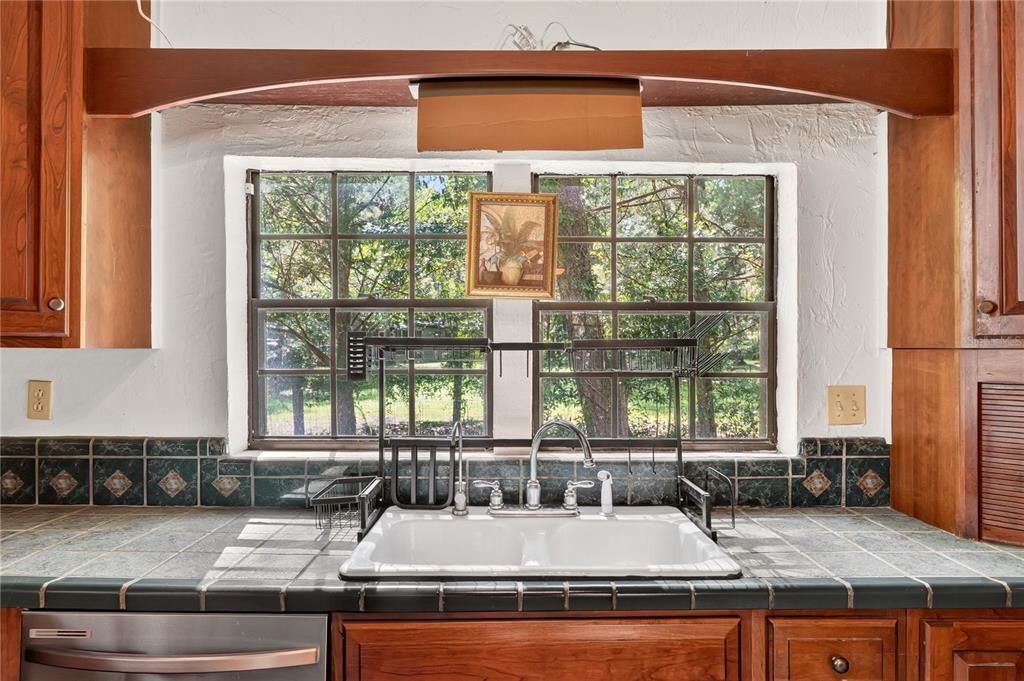На продажу: $349,900 (3 спален, 2 ванн, 1966 Квадратных фут)
