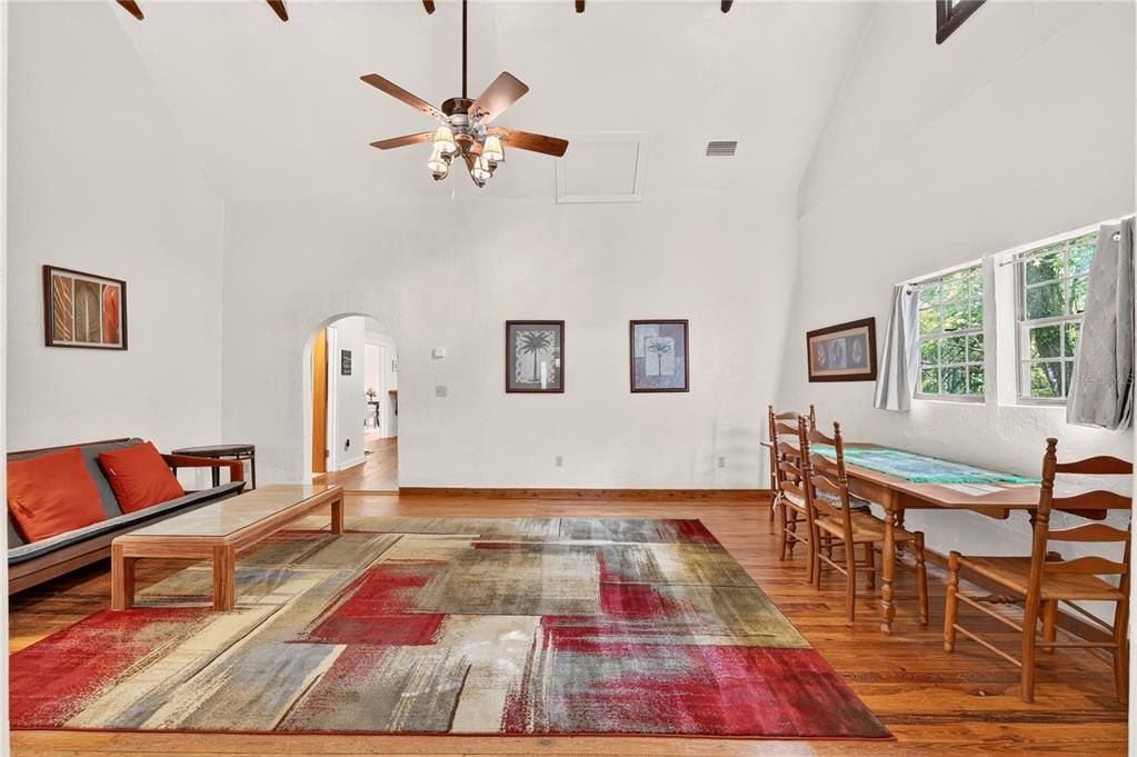 На продажу: $349,900 (3 спален, 2 ванн, 1966 Квадратных фут)