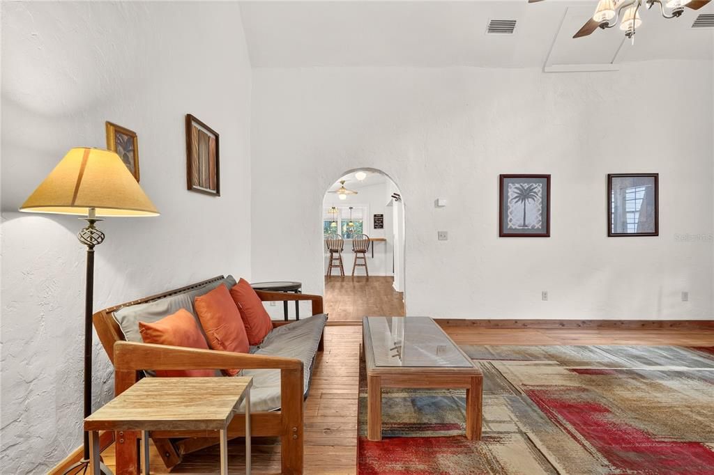 На продажу: $349,900 (3 спален, 2 ванн, 1966 Квадратных фут)