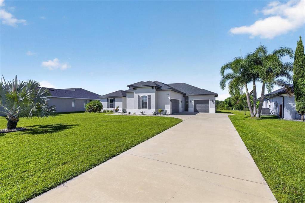 For Sale: $779,000 (3 beds, 3 baths, 3057 Square Feet)