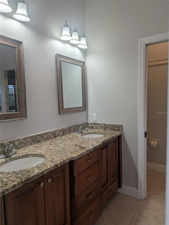 En Venta: $877,000 (3 camas, 3 baños, 1928 Pies cuadrados)
