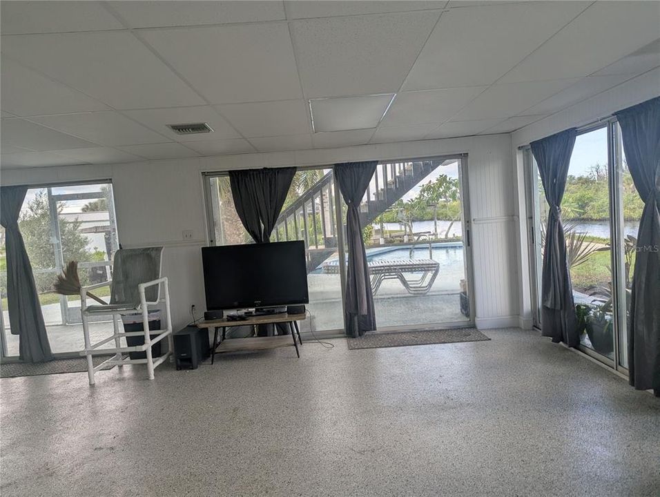 En Venta: $877,000 (3 camas, 3 baños, 1928 Pies cuadrados)
