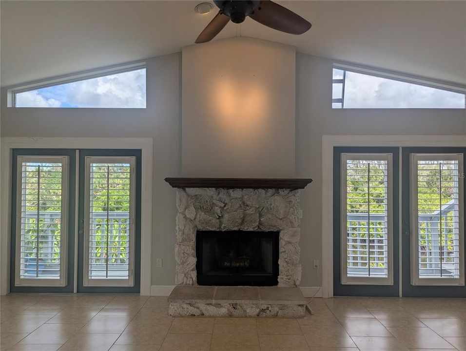 En Venta: $877,000 (3 camas, 3 baños, 1928 Pies cuadrados)