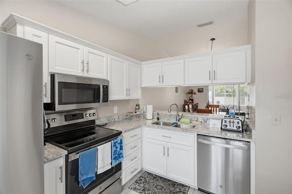 For Sale: $155,000 (2 beds, 2 baths, 1114 Square Feet)