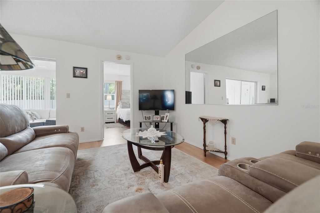 For Sale: $155,000 (2 beds, 2 baths, 1114 Square Feet)