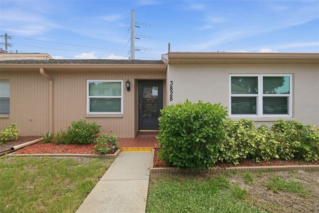 For Sale: $155,000 (2 beds, 2 baths, 1114 Square Feet)