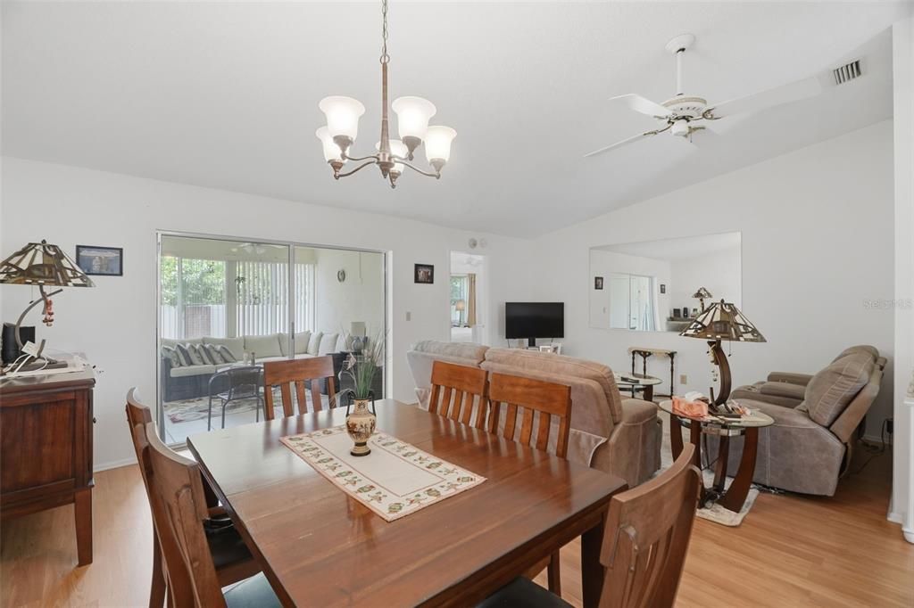 For Sale: $155,000 (2 beds, 2 baths, 1114 Square Feet)