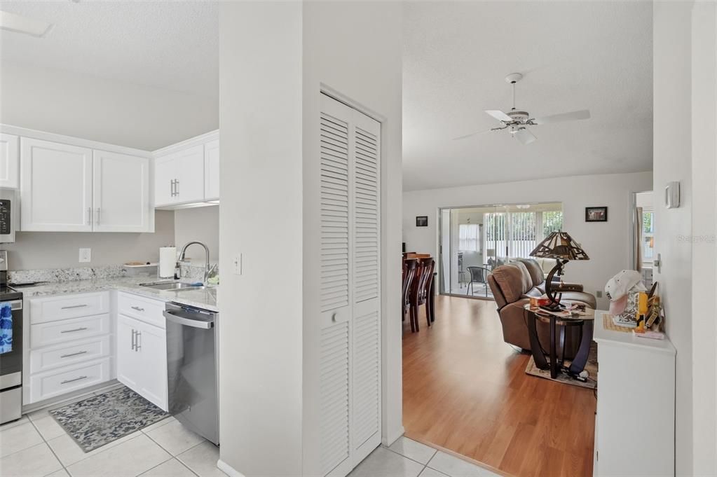 For Sale: $155,000 (2 beds, 2 baths, 1114 Square Feet)