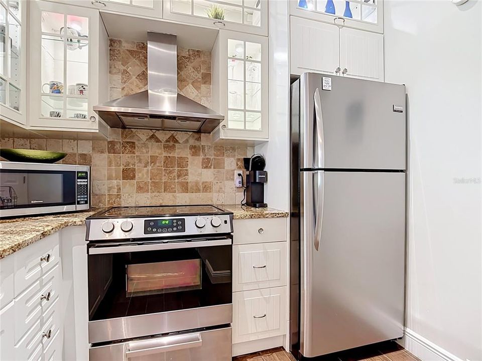 For Sale: $310,000 (1 beds, 1 baths, 830 Square Feet)