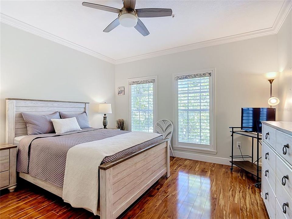 For Sale: $310,000 (1 beds, 1 baths, 830 Square Feet)