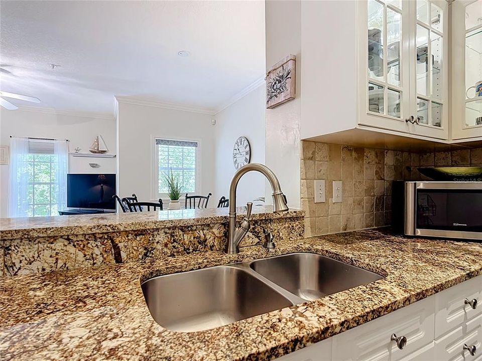 For Sale: $310,000 (1 beds, 1 baths, 830 Square Feet)