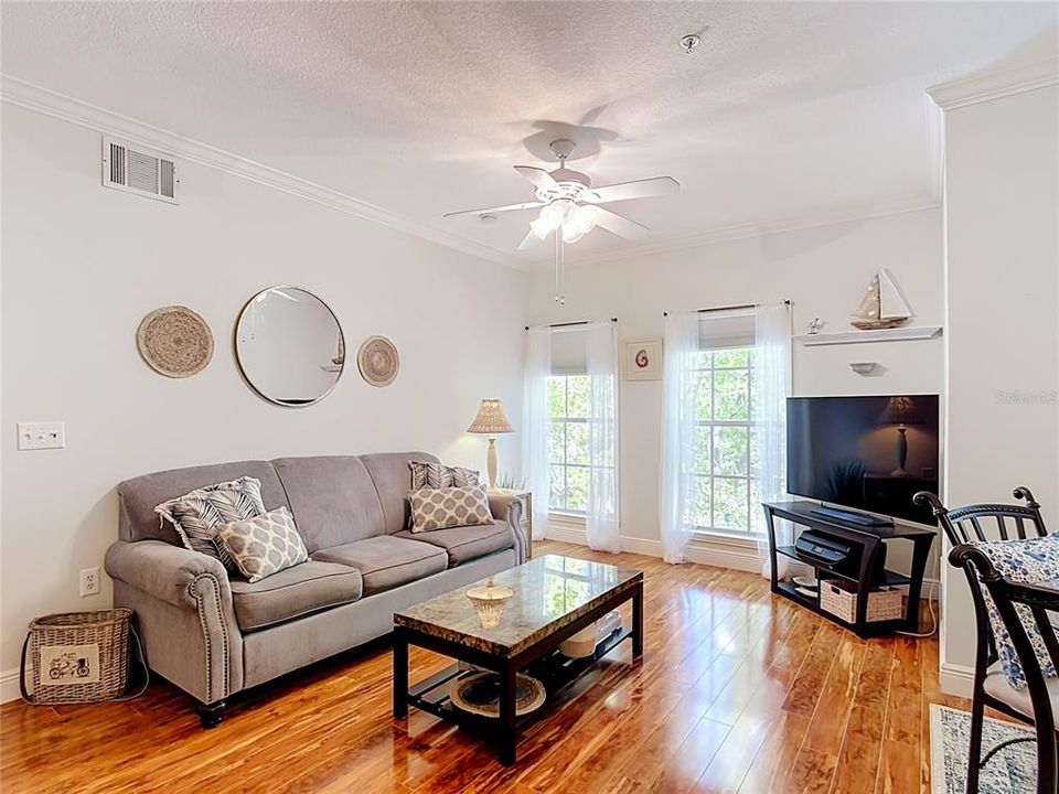 For Sale: $310,000 (1 beds, 1 baths, 830 Square Feet)