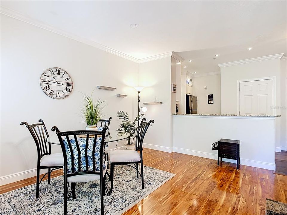 For Sale: $310,000 (1 beds, 1 baths, 830 Square Feet)