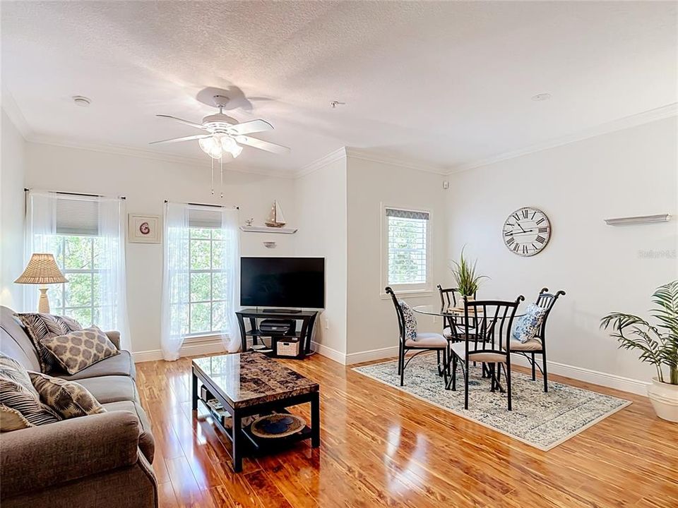 For Sale: $310,000 (1 beds, 1 baths, 830 Square Feet)