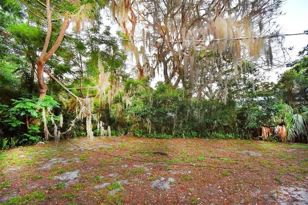 For Sale: $289,900 (3 beds, 2 baths, 996 Square Feet)