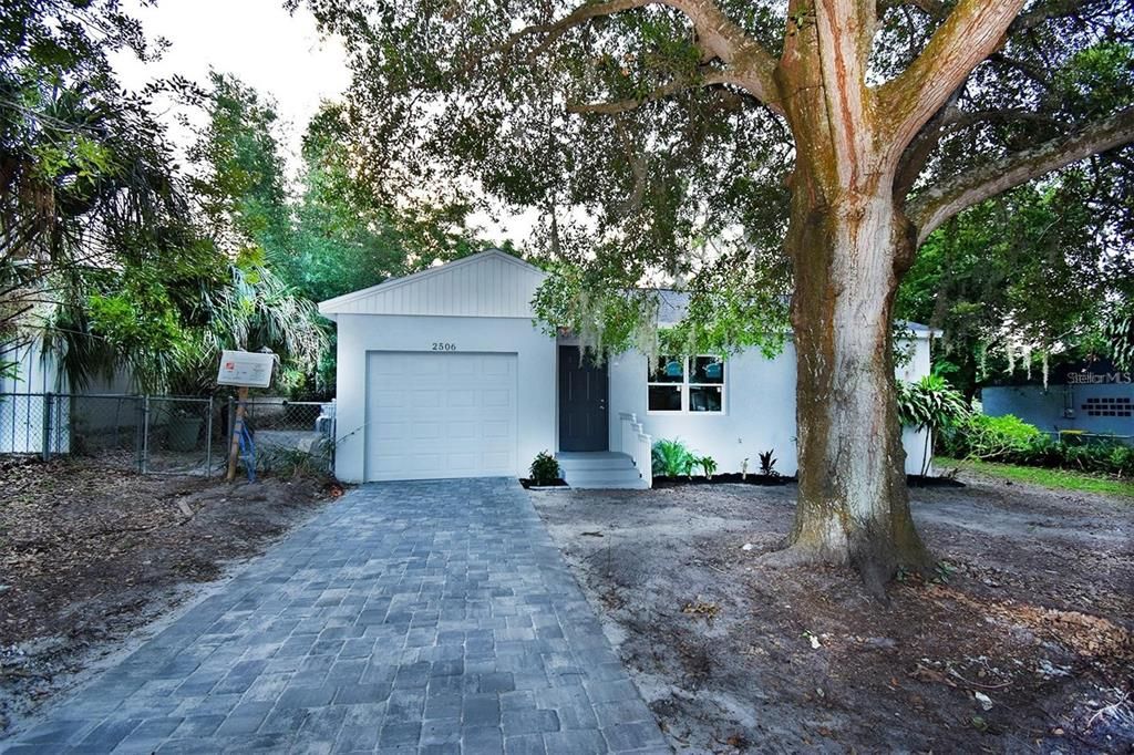 For Sale: $289,900 (3 beds, 2 baths, 996 Square Feet)