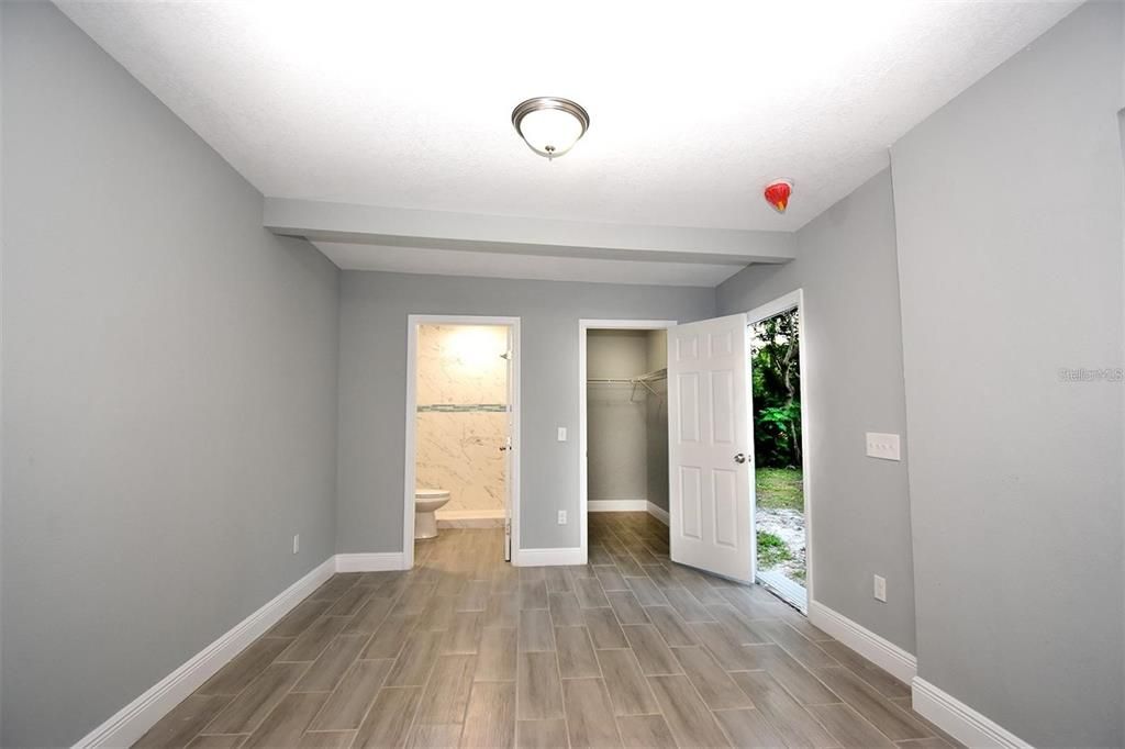 For Sale: $289,900 (3 beds, 2 baths, 996 Square Feet)