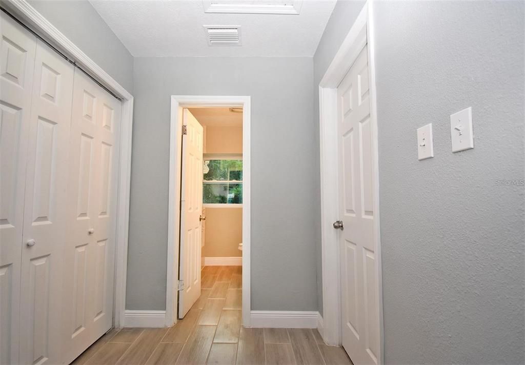 For Sale: $289,900 (3 beds, 2 baths, 996 Square Feet)