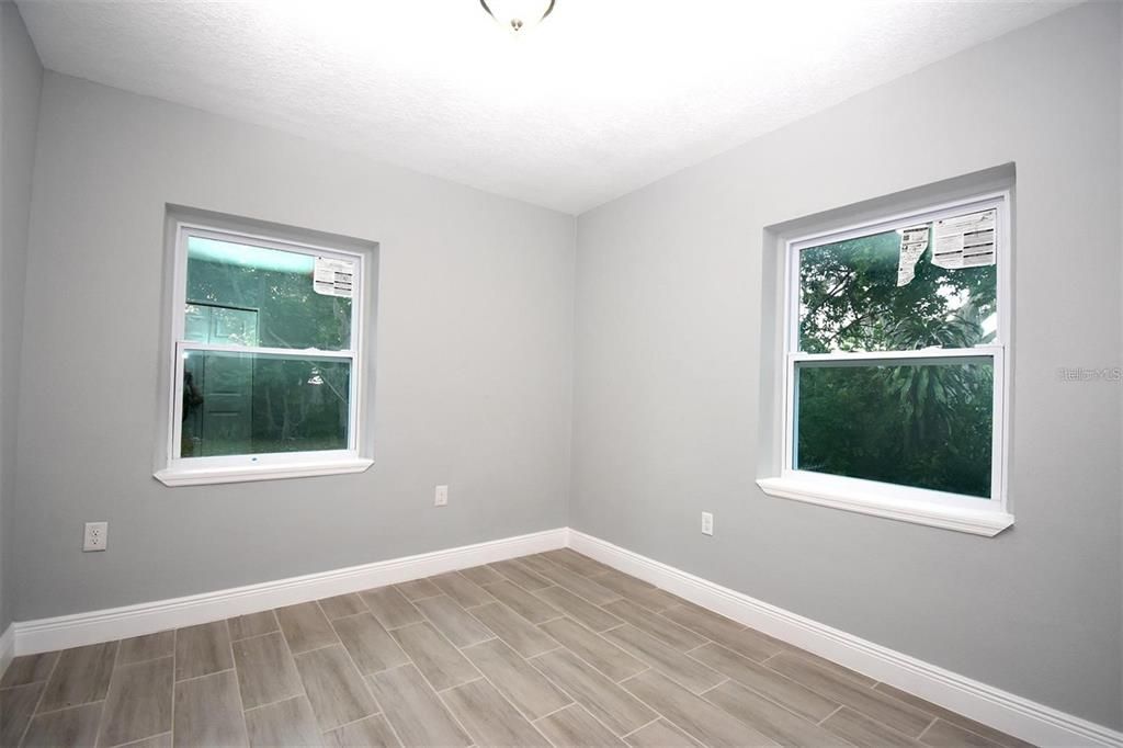 For Sale: $289,900 (3 beds, 2 baths, 996 Square Feet)