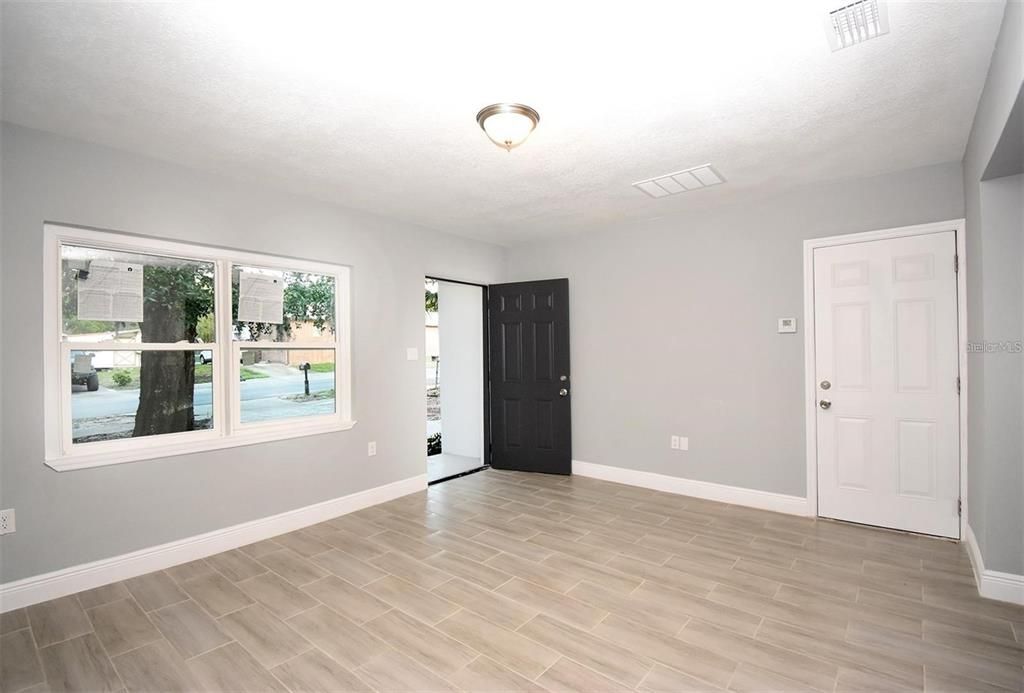 For Sale: $289,900 (3 beds, 2 baths, 996 Square Feet)