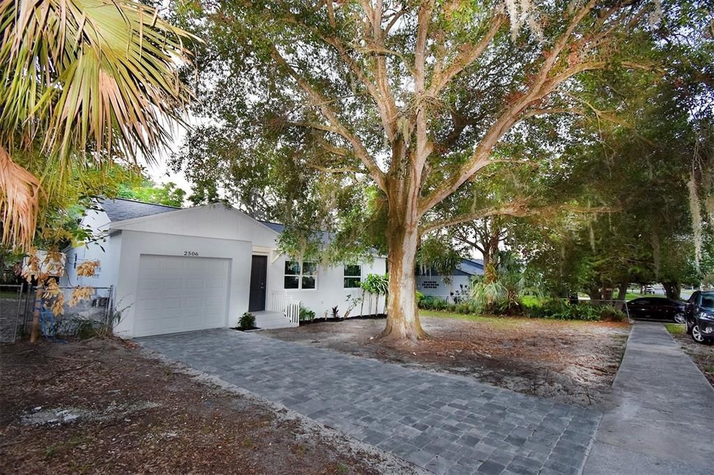 For Sale: $289,900 (3 beds, 2 baths, 996 Square Feet)