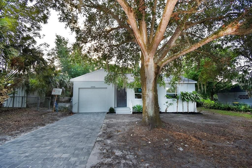 For Sale: $289,900 (3 beds, 2 baths, 996 Square Feet)