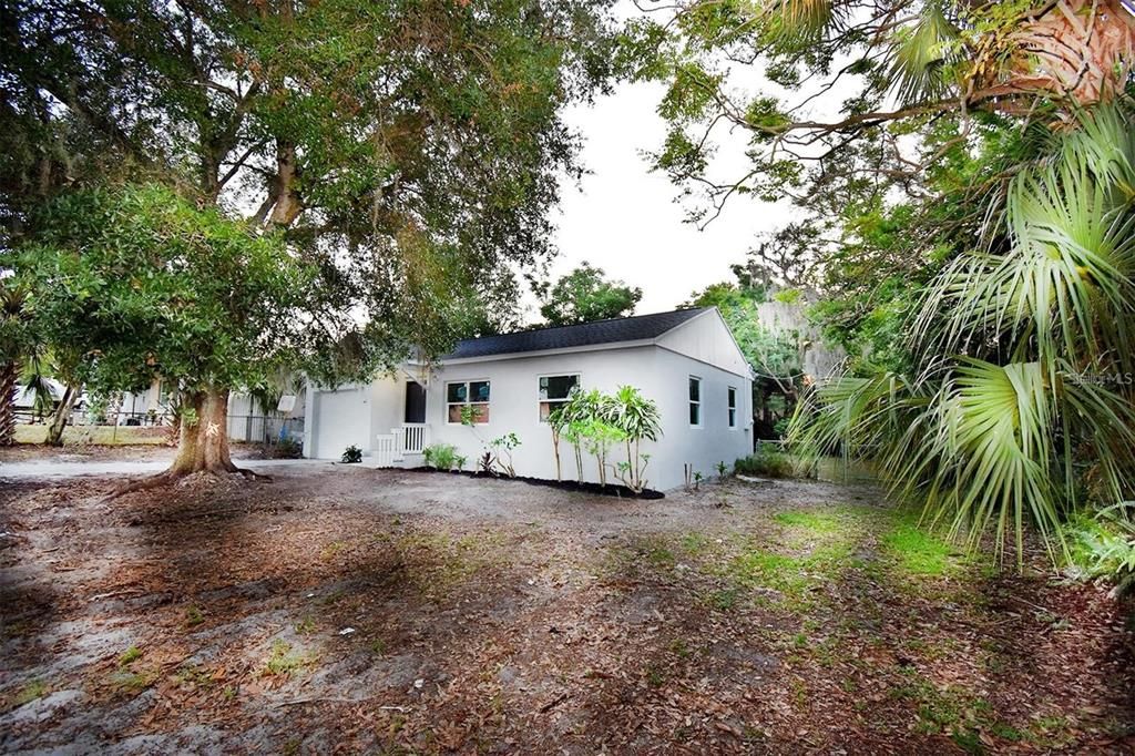 For Sale: $289,900 (3 beds, 2 baths, 996 Square Feet)