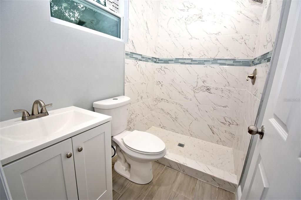 For Sale: $289,900 (3 beds, 2 baths, 996 Square Feet)