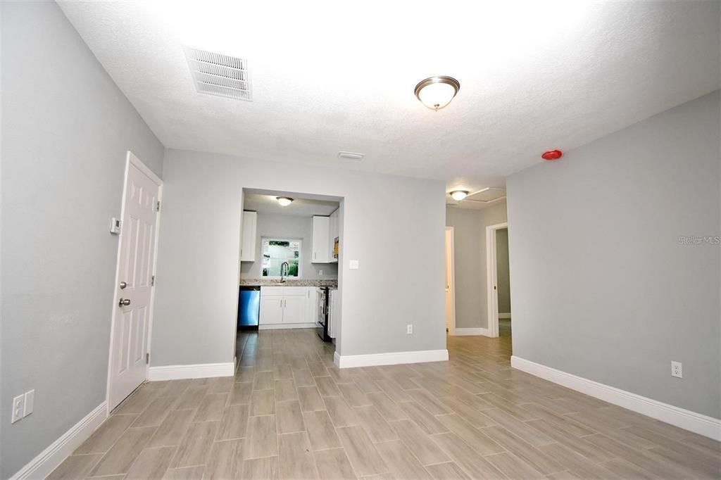 For Sale: $289,900 (3 beds, 2 baths, 996 Square Feet)
